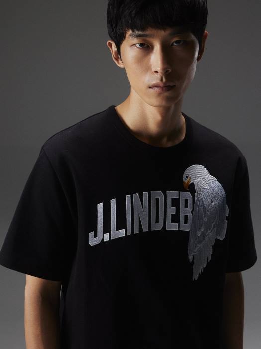 J.Lindeberg menn camilo grafisk t-skjorte svart klær F8642135