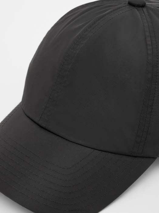 J.Lindeberg menn elijah nylon logohette svart tilbehør F8642529